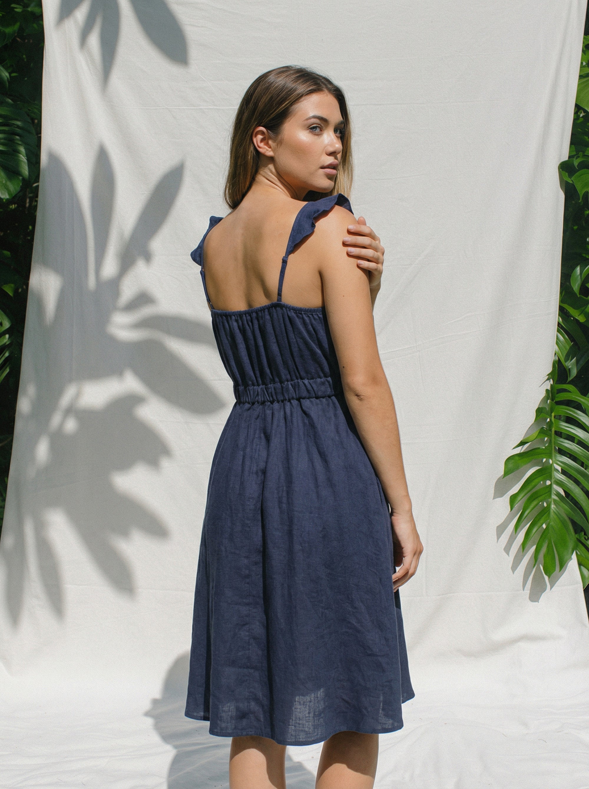 Nefes alabilen pamuk keten dokulu asimetrik midi boy kadın elbise